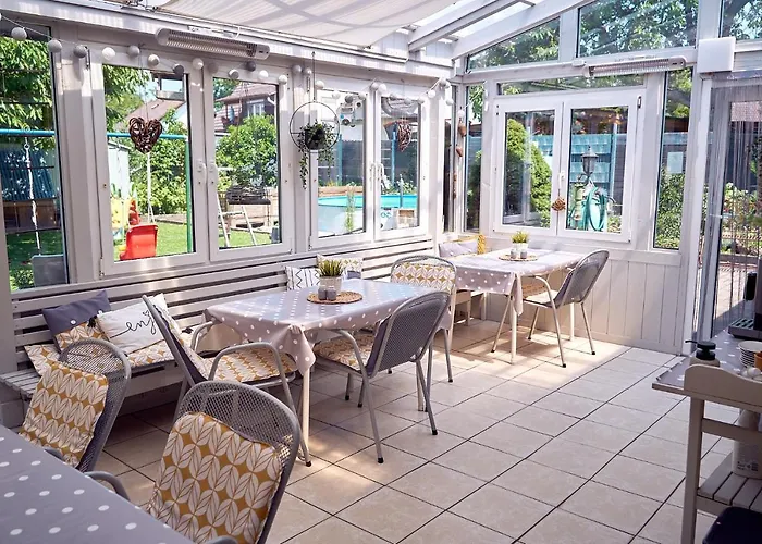 Bed & Breakfast Gaestehaus J. Baumann Rust